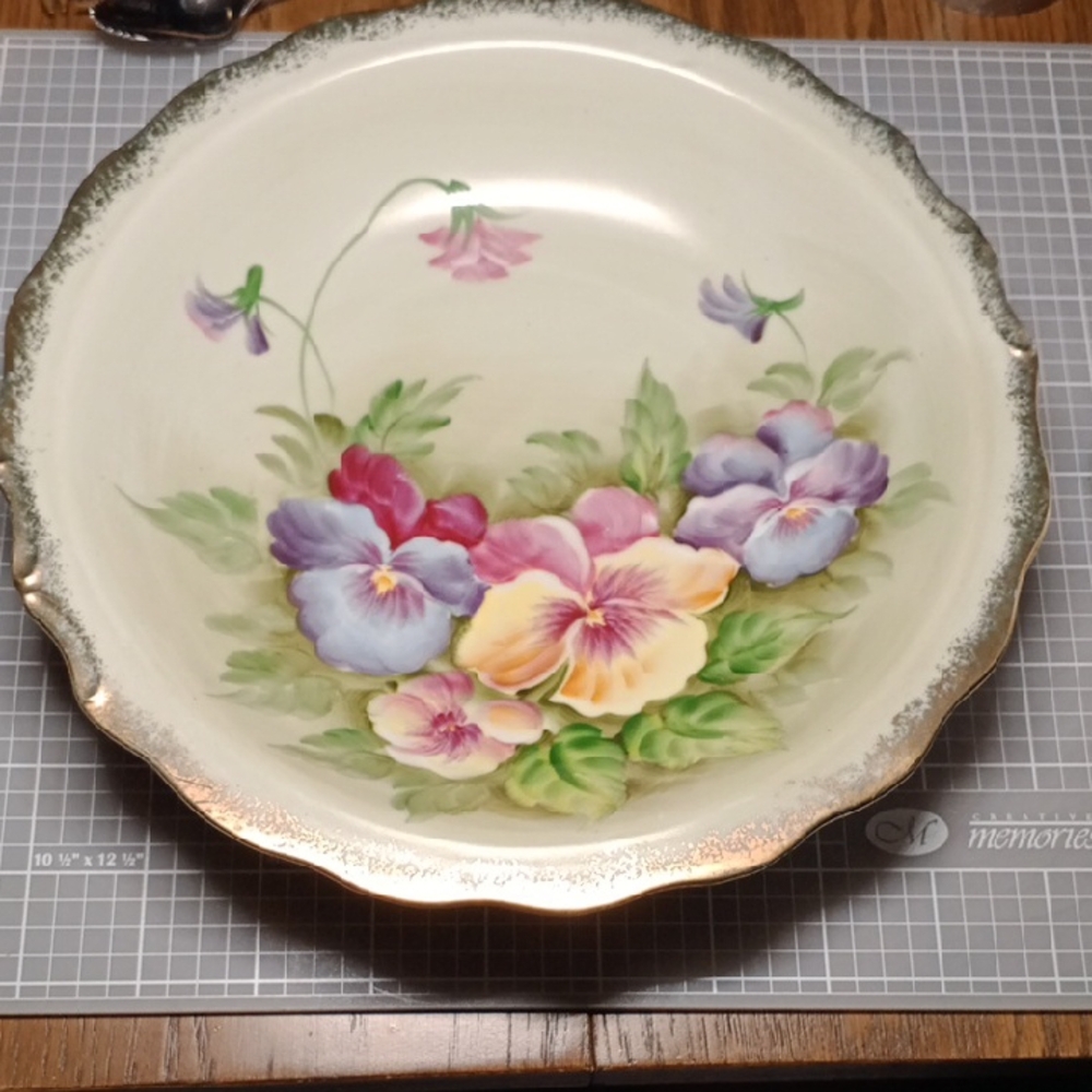 Cream and Gold Floral Dinnerware Set